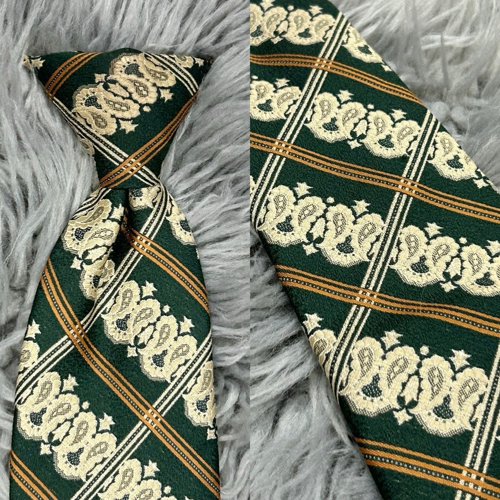 Vintage Wembley Wemlon Green‎ & Tan Paisley Style 17.5" Long Clip On Tie